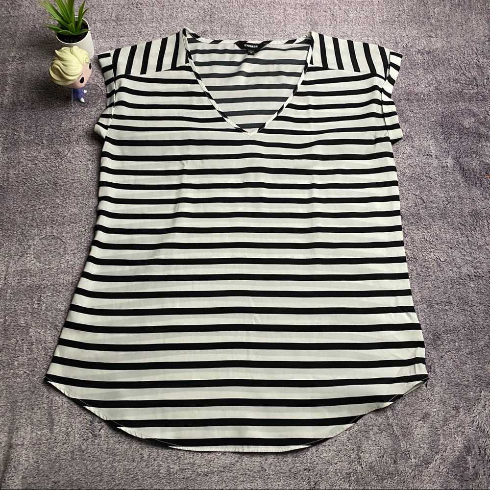 Express V-Neck Blouse with Stripes Medium